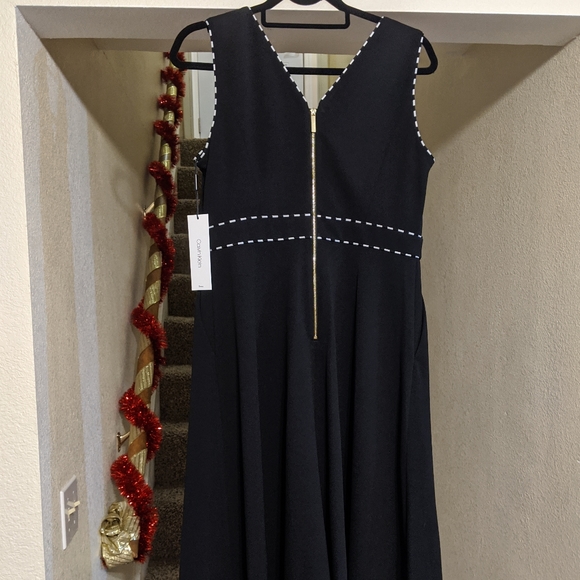 Calvin Klein Sleeveless A-line V-Neck Midi Dress - Picture 4 of 8